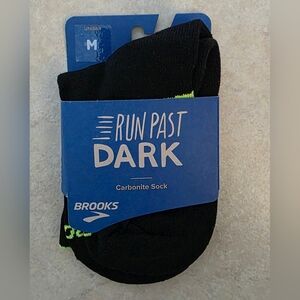 Brooks Run Past Dark Reflective Carbonite Sock Size Medium M Unisex New